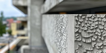 现浇阳台物业会管吗？